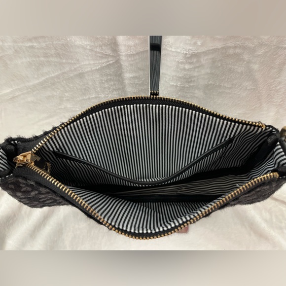Black textured handbag - Picture 2 of 13